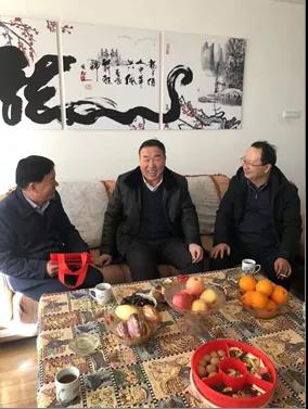 敦煌種業(yè)領(lǐng)導(dǎo)看望慰問(wèn)公司老干部、老黨員及困難黨員職工