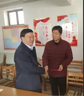 敦煌種業(yè)領(lǐng)導(dǎo)看望慰問(wèn)公司老干部、老黨員及困難黨員職工