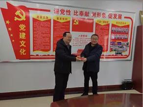 敦煌種業(yè)領(lǐng)導(dǎo)看望慰問(wèn)公司老干部、老黨員及困難黨員職工